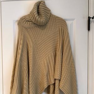 Tuckernuck- beige sweater poncho by Look
